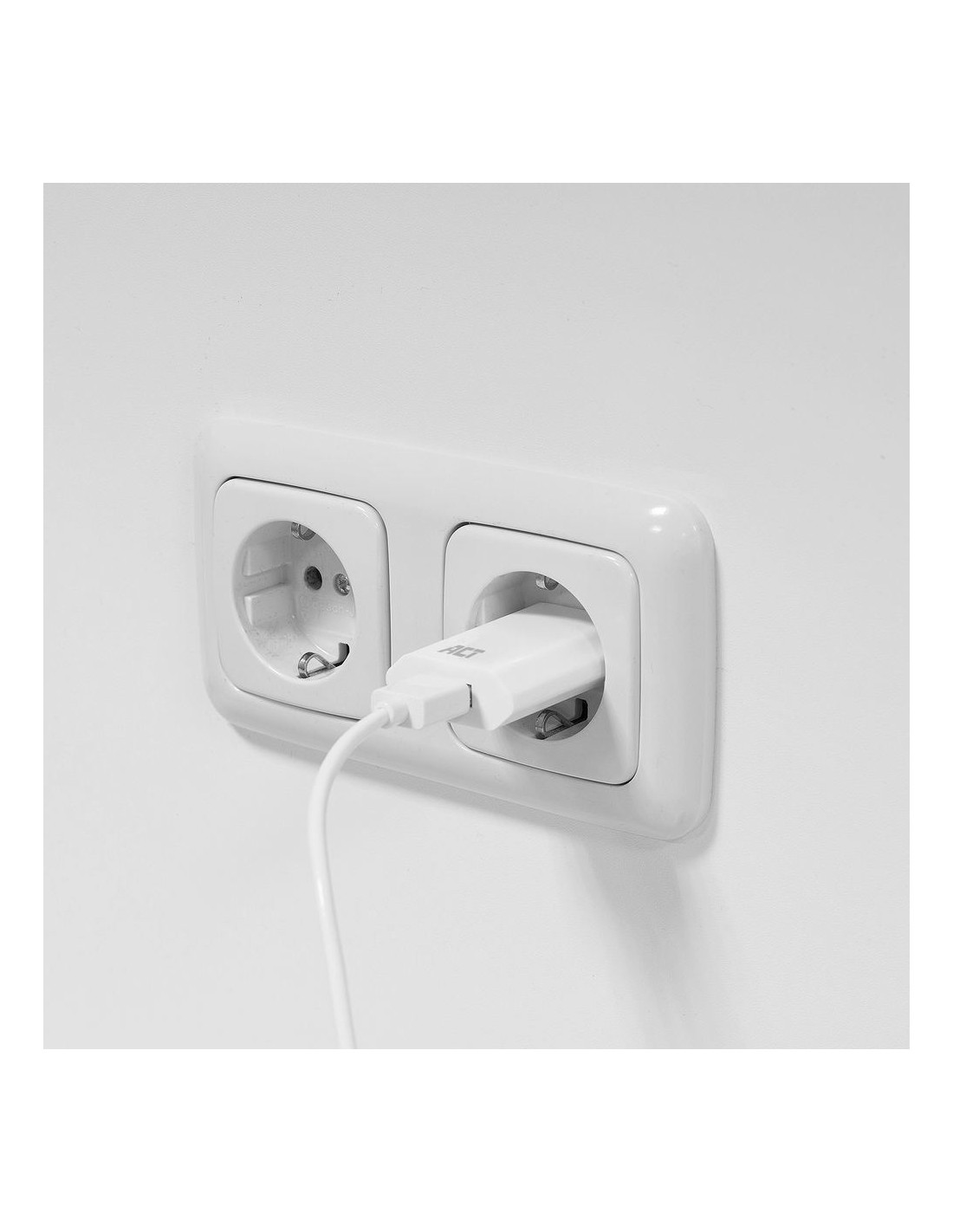 USB Charger 110-240V for Smartphone 1A white